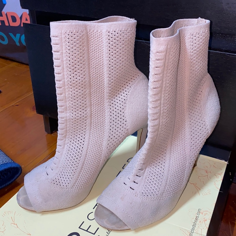 Women heels size 7